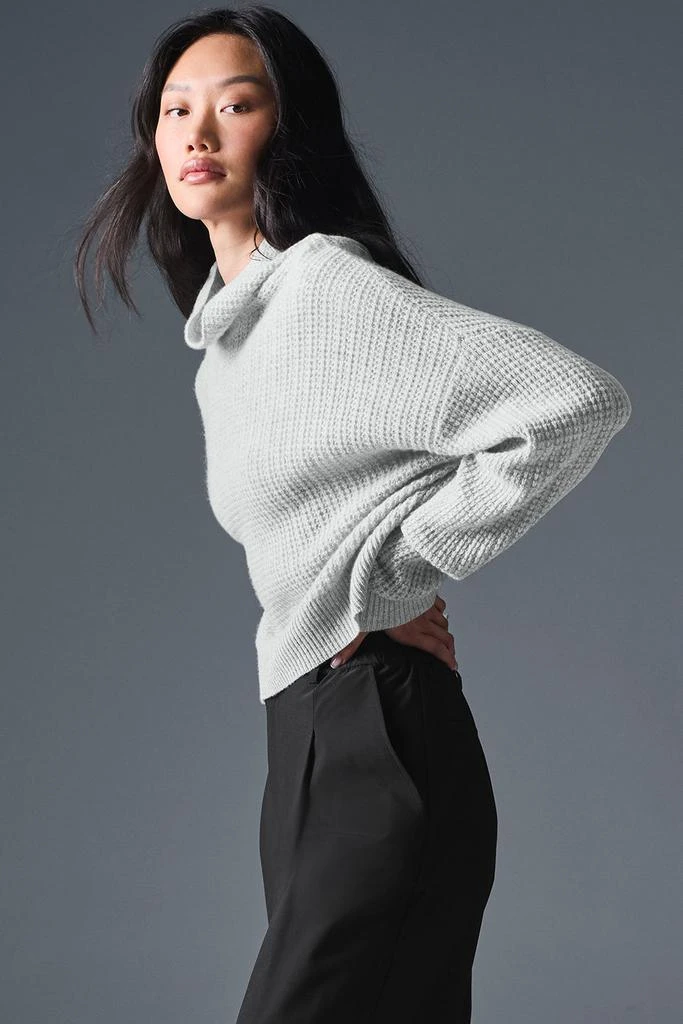Alo Cashmere Plush Waffle Turtleneck Pullover - Athletic Heather Grey 4