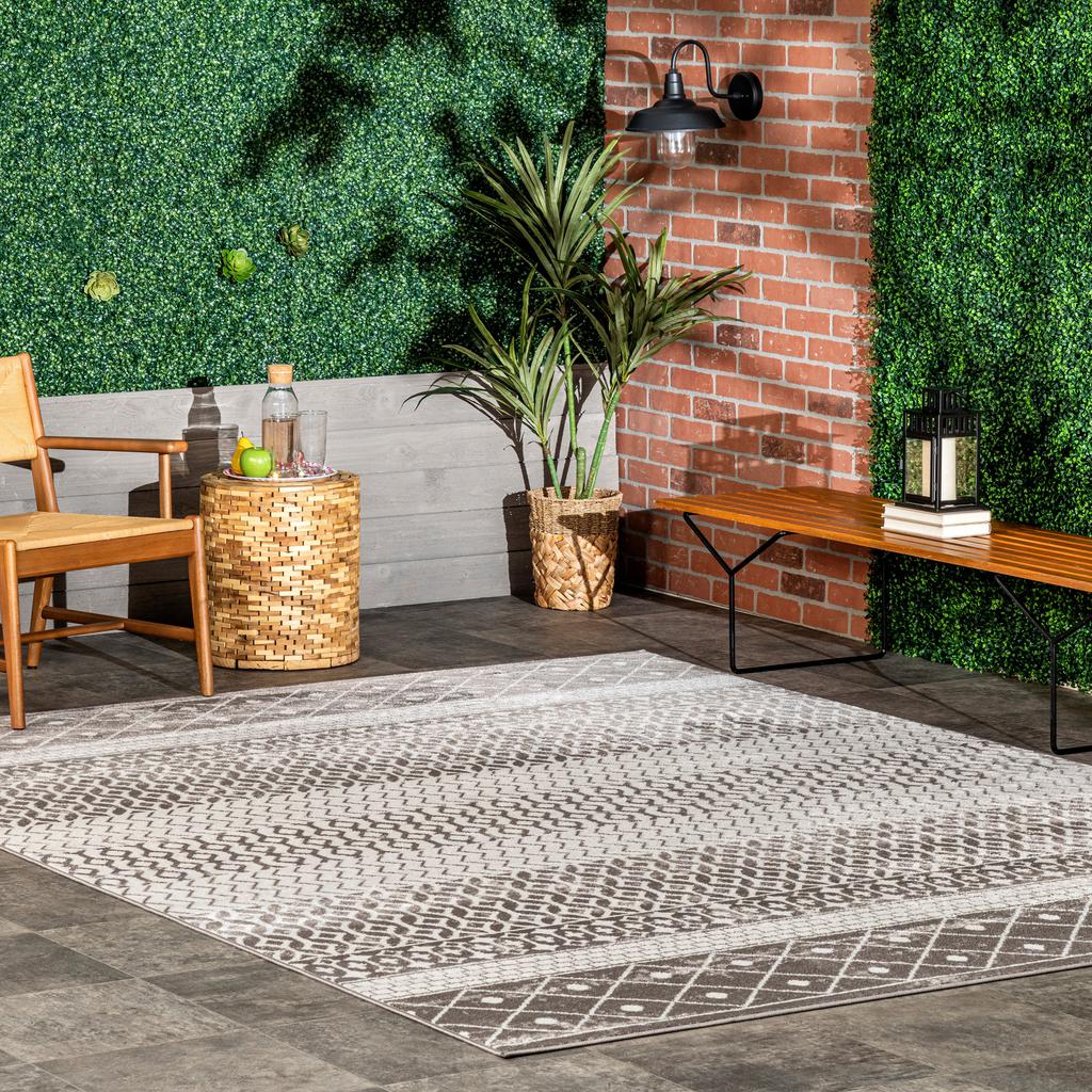 nuLOOM Kimberly Transitional Moroccan Banded Area Rug