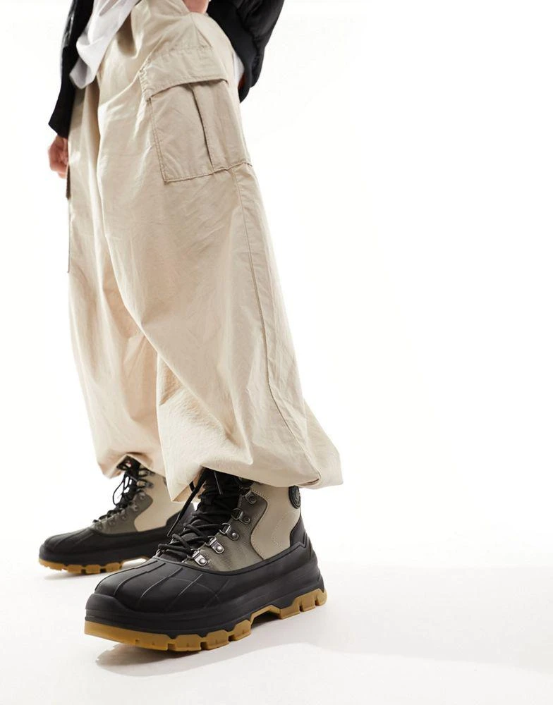 Hunter Hunter Explorer duck boots in beige 4