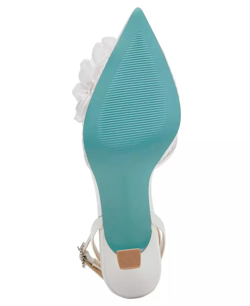 Betsey Johnson Women's Susie Flower Pointed Toe Pumps 5