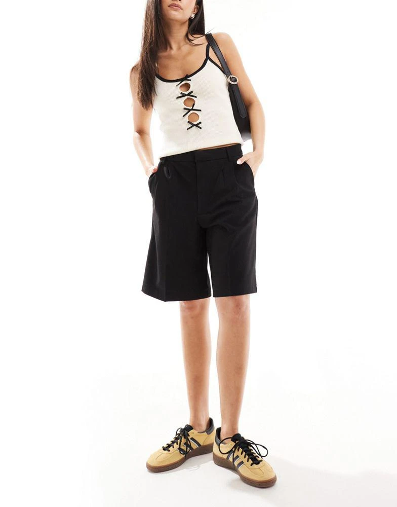 Pull&Bear Pull&Bear tailored city short in black 2