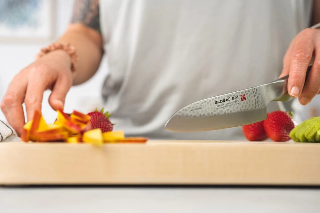 Global SAI 9.75-Inch Chef
s Knife 4