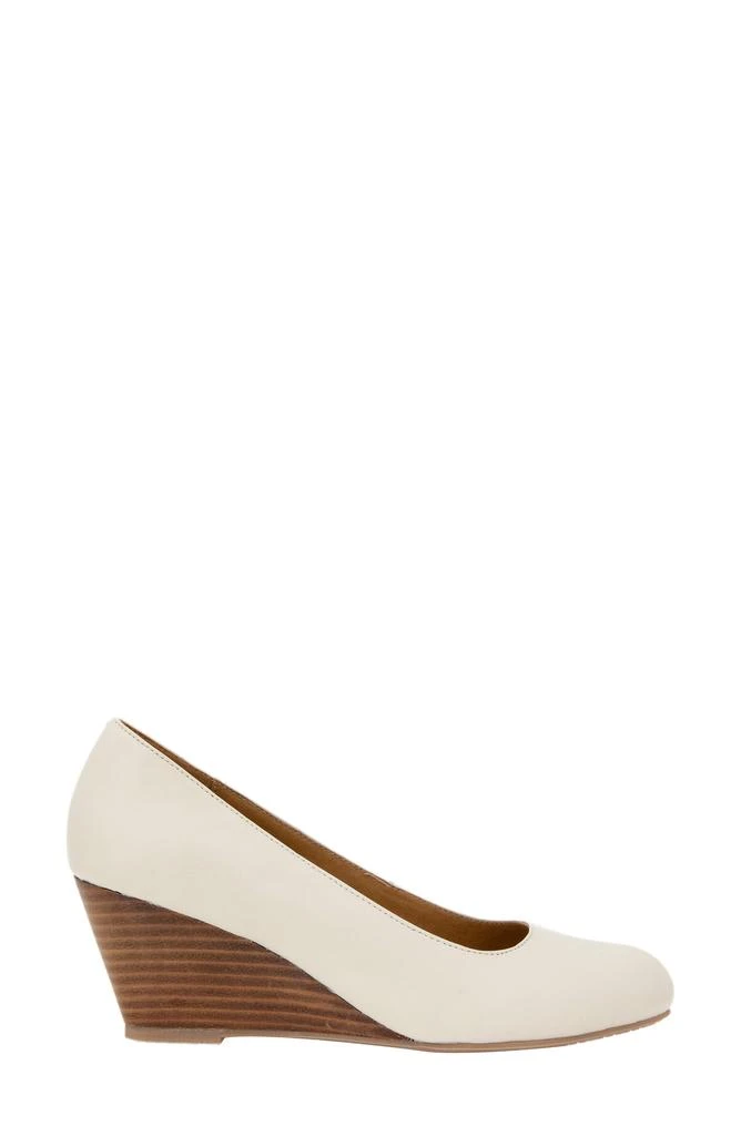 André Assous Khloe Featherweight Wedge Pump 3