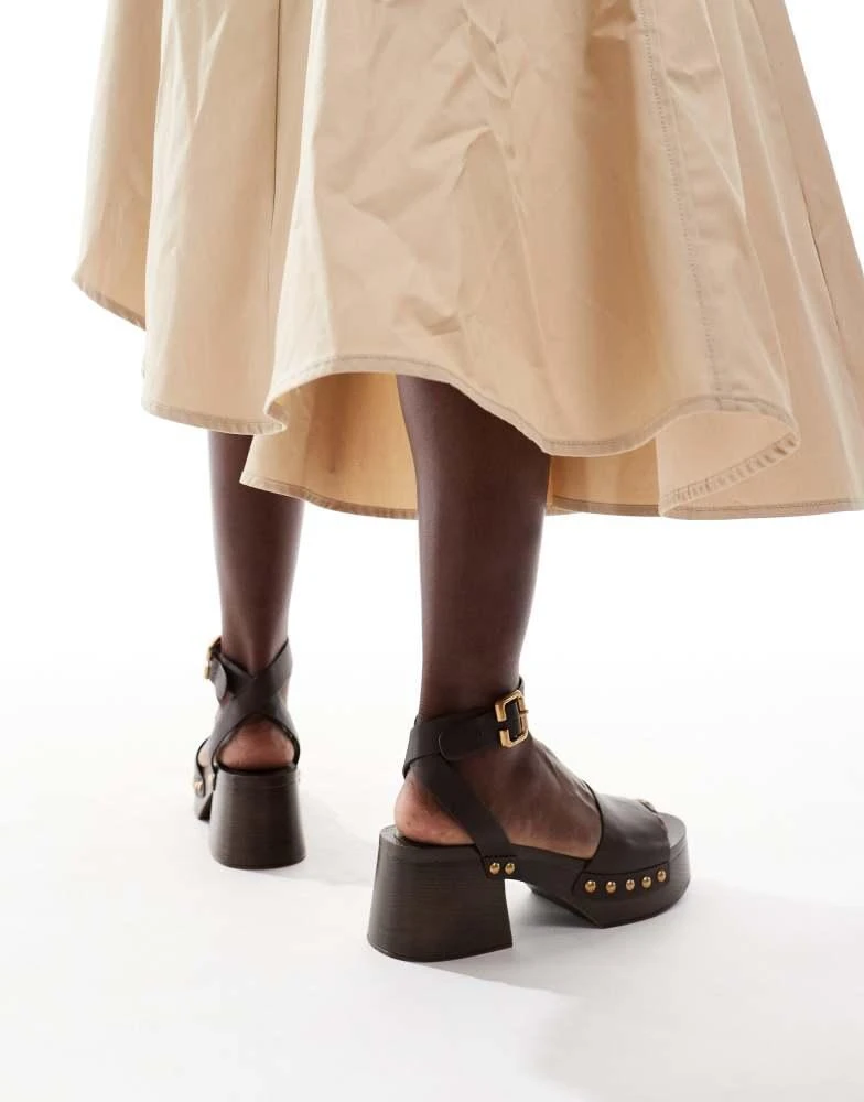 Bershka Bershka studded clogs in brown 2