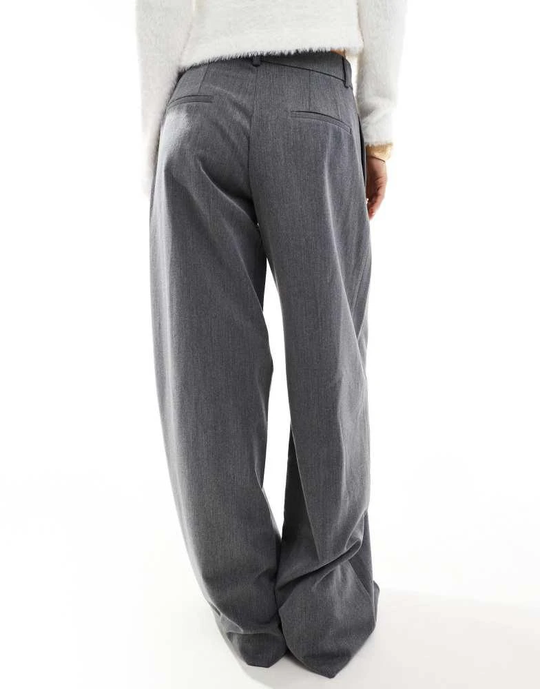 Stradivarius Stradivarius STR tailored pleated wide low waist trouser in grey 3