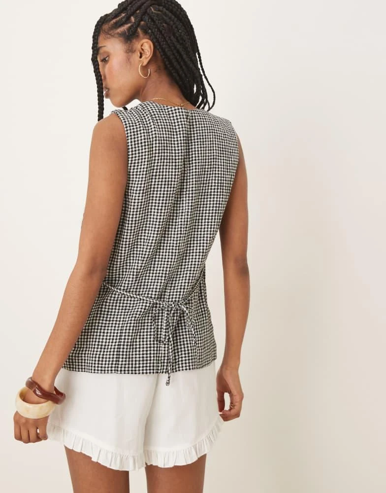 Abercrombie & Fitch Abercrombie & Fitch longline asymmetric linen vest in black gingham 3
