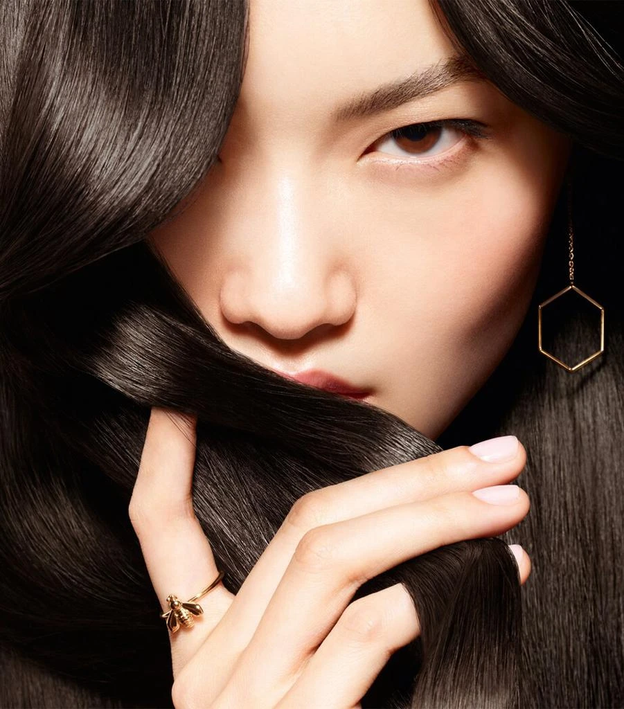 Guerlain x S.Heart.S Abeille Royale Scalp & Hair Care Brush 4