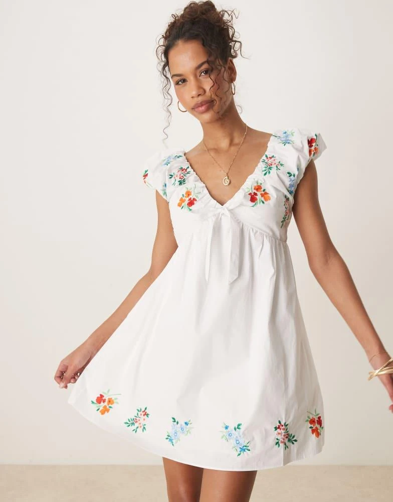 Glamorous Glamorous smock mini dress with floral embroidery in white 4
