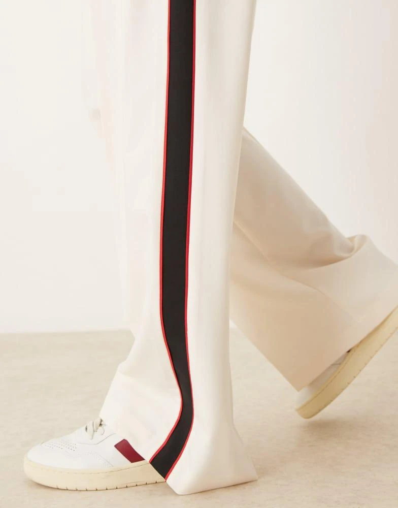 ASOS ASOS DESIGN tailored relaxed trousers with contrast piping in off white 3