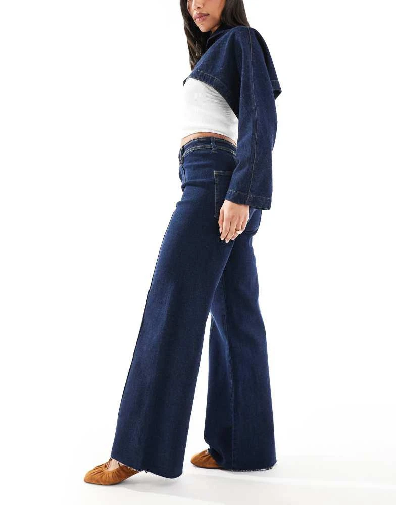 Stradivarius Stradivarius minimalist jeans with seams in dark blue 3