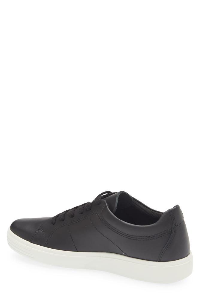 ECCO Classic Low Top Sneaker