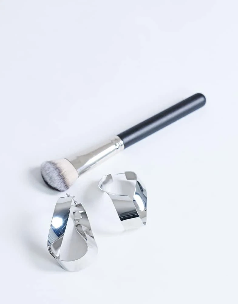 Topshop Topshop Charlotte twisted hoop earring in silver tone 2