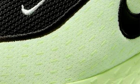 NIKE Uplift SC Sneaker 7