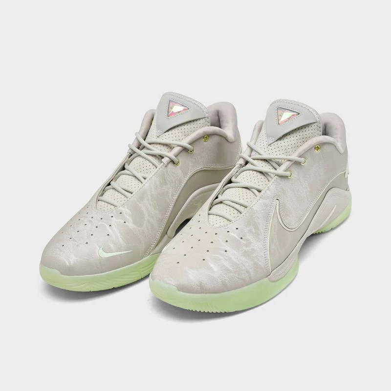  Men's Nike LeBron 22 Basketball Shoes