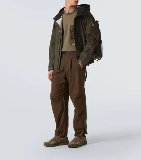 And Wander 2.5L Hiker raincoat 2
