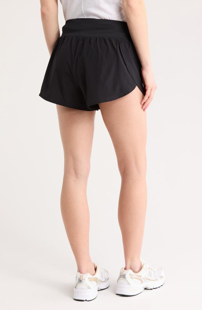 Zella Elevate Pull-On Shorts