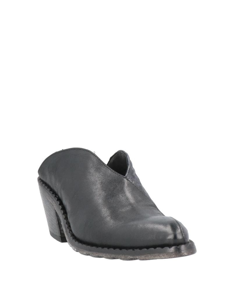 1725.A Mules and clogs