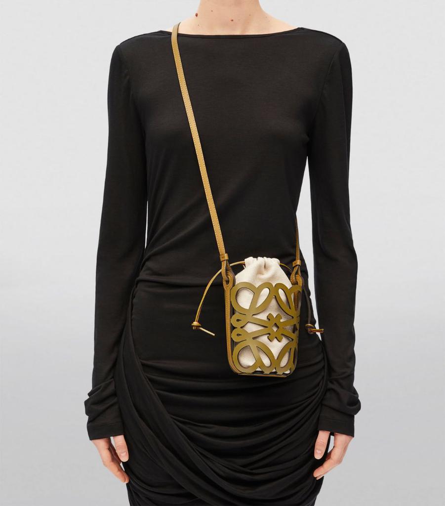 ∞∞ LOEWE ∞∞ Paula's Ibiza Anagram cutout バッグ ☆ Loewe x Paula's Ibiza Anagram Cut-Out Cross-Body Bag