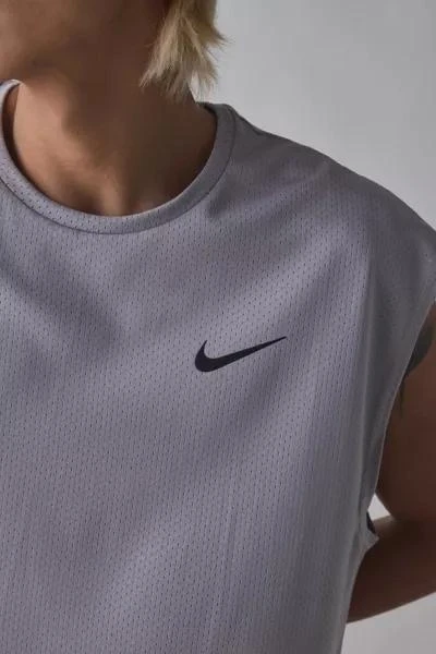 NIKE Nike UO Exclusive Cropped Swim Shirt 4
