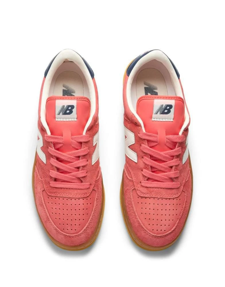 New Balance New Balance T500 trainers in drift red 4