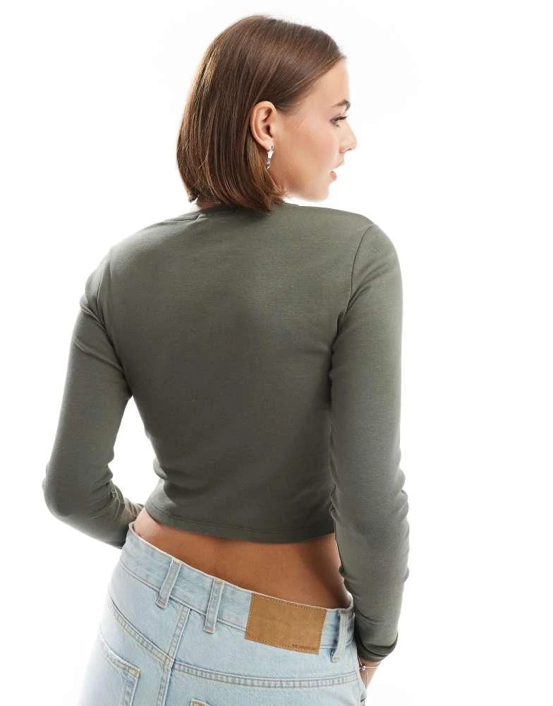 Stradivarius Stradivarius round neck long sleeve cotton t-shirt in sage 4