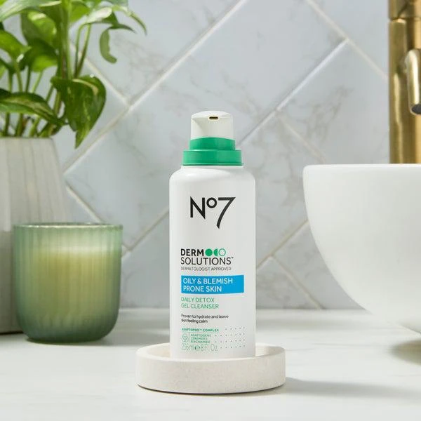 No7 Derm Solutions Daily Detox Gel Cleanser 4