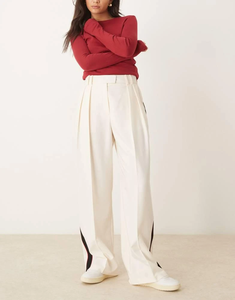 ASOS ASOS DESIGN tailored relaxed trousers with contrast piping in off white 2