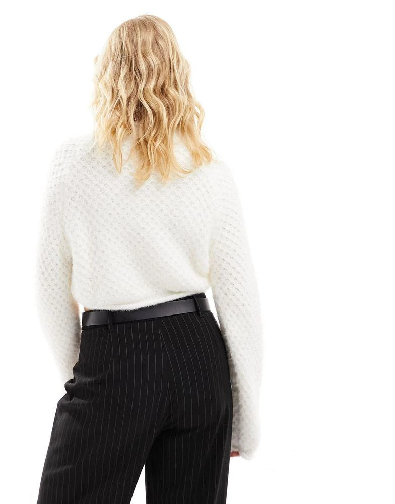 Bershka Bershka textured knitted jumper in ecru 4