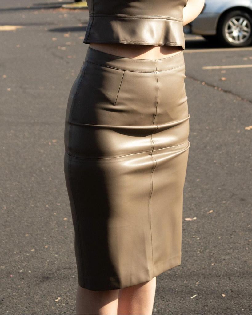 Dress Forum Dress Forum - Faux Leather Midi Skirt