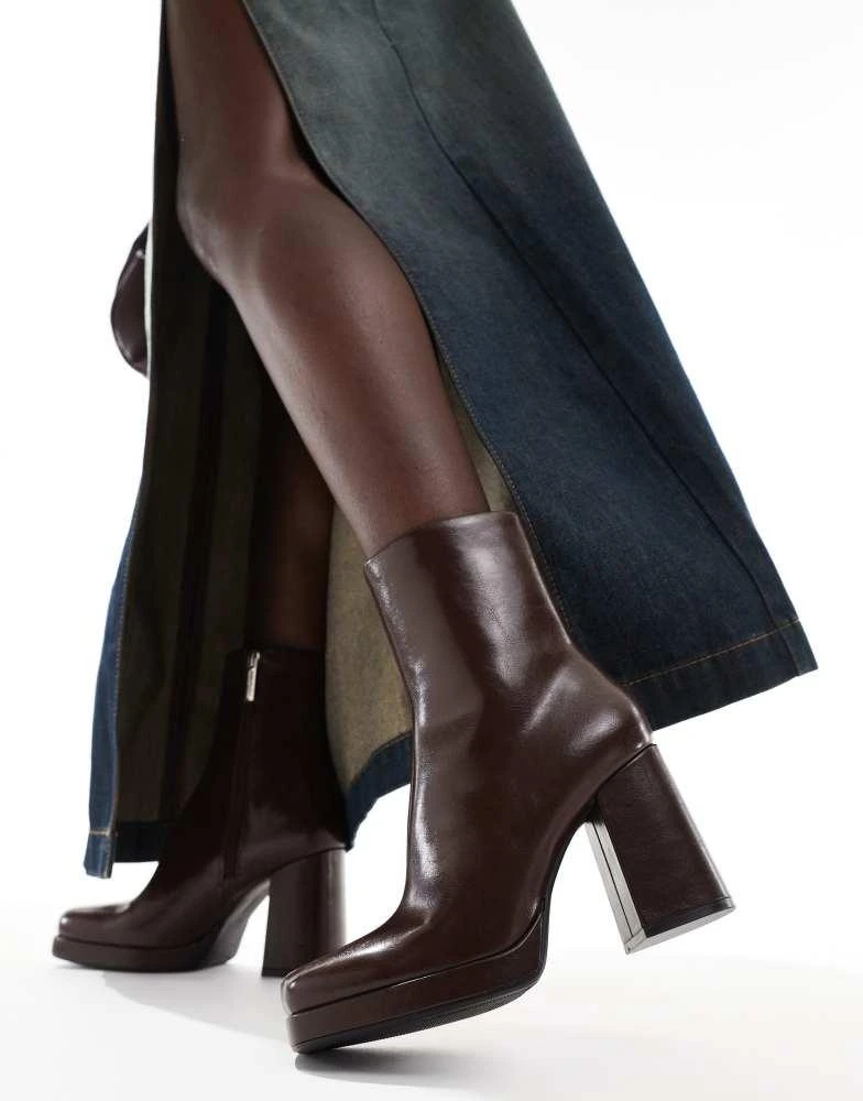 Bershka Bershka platform heeled ankle boots in brown 4
