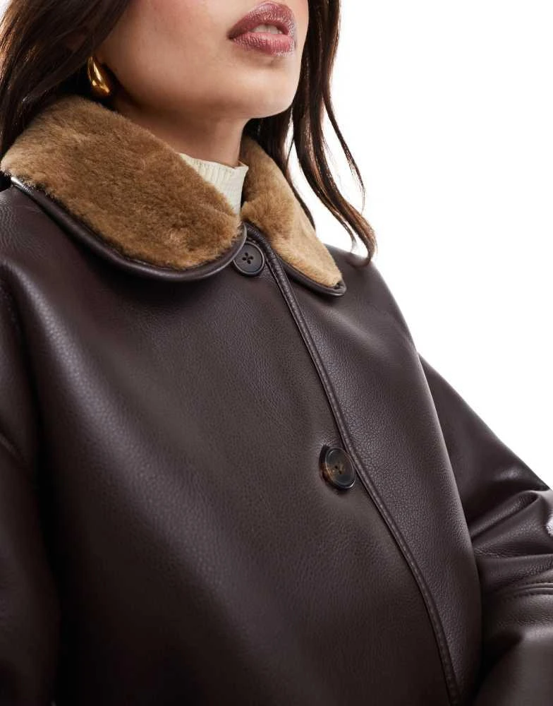 Pull&Bear Pull&Bear faux leather coat with contrast shearling collar in dark brown 2