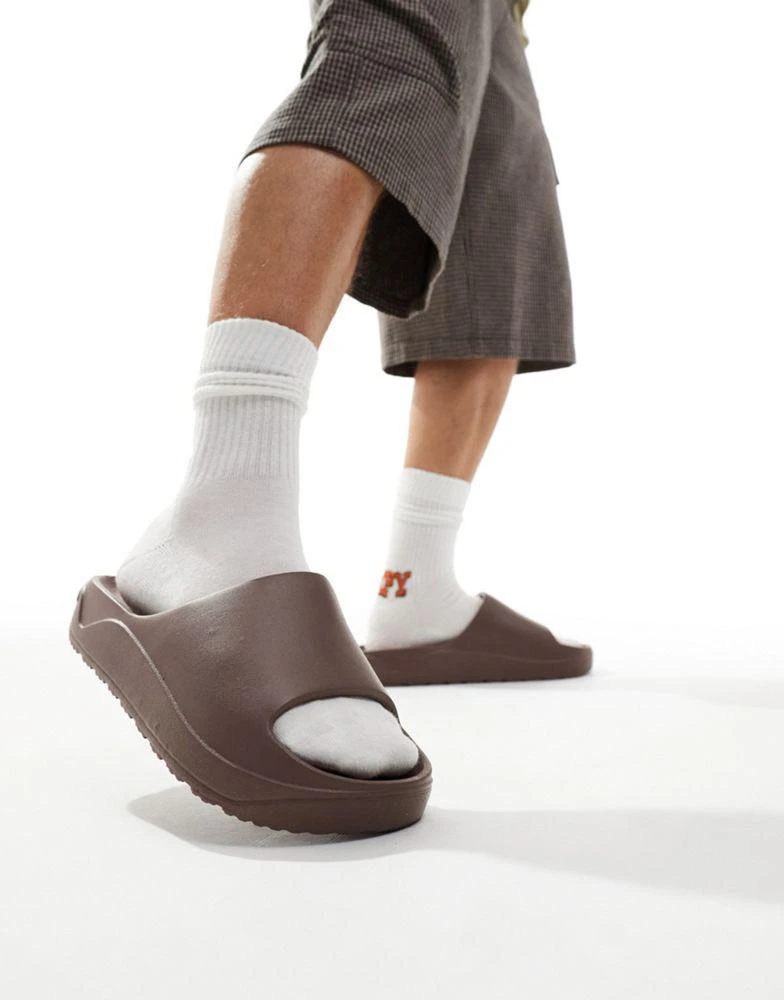 Pull&Bear Pull&Bear chunky slider in brown 1
