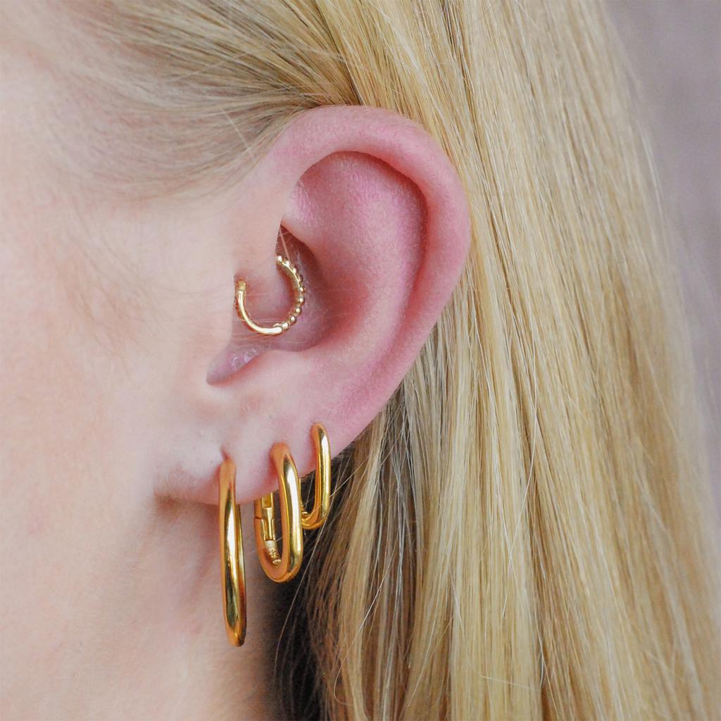 ASTRID & MIYU Astrid & Miyu Women's Simple Hinge Hoops In Gold - Gold