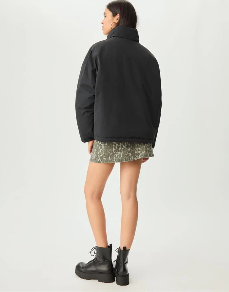 Stradivarius Stradivarius High neck puffer jacket in black 2