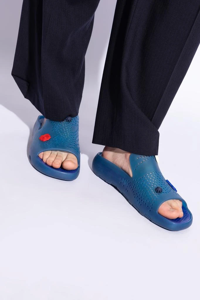 Burberry ‘Stingray’ slides 2