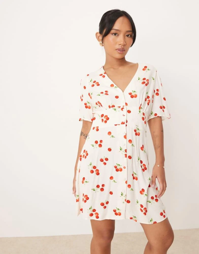 Nobody's Child Petite Nobody's Child Petite Alexa mini dress in white tomato print 2