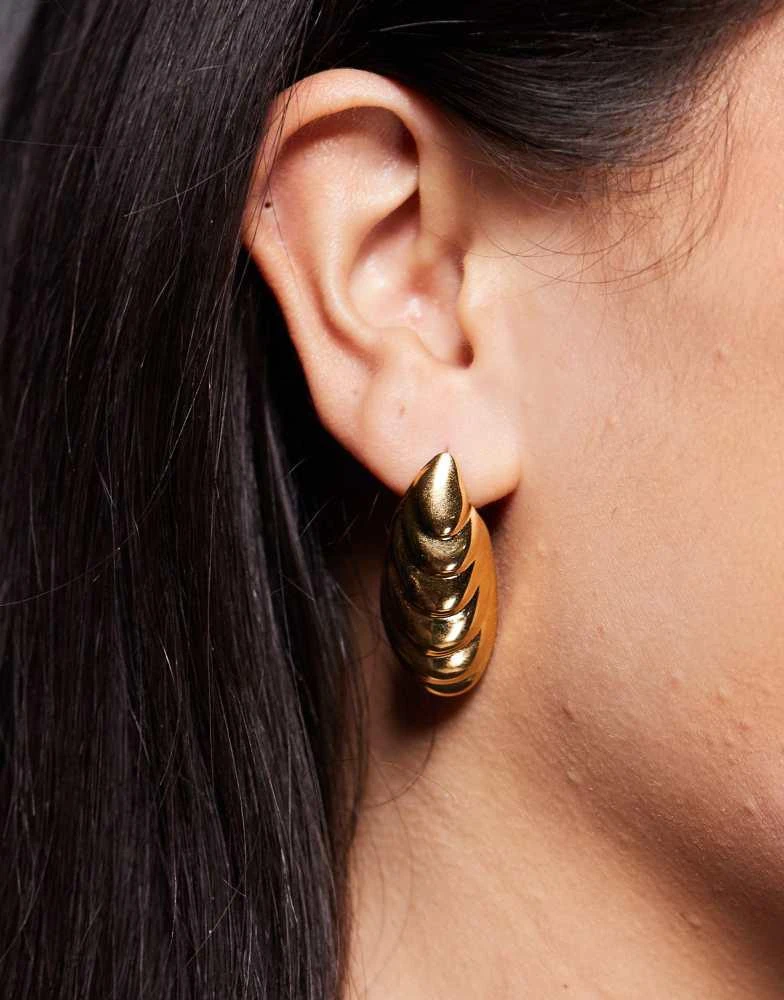 8 Other Reasons 8 Other Reasons ridged large stud earrings in 18k gold plated 2