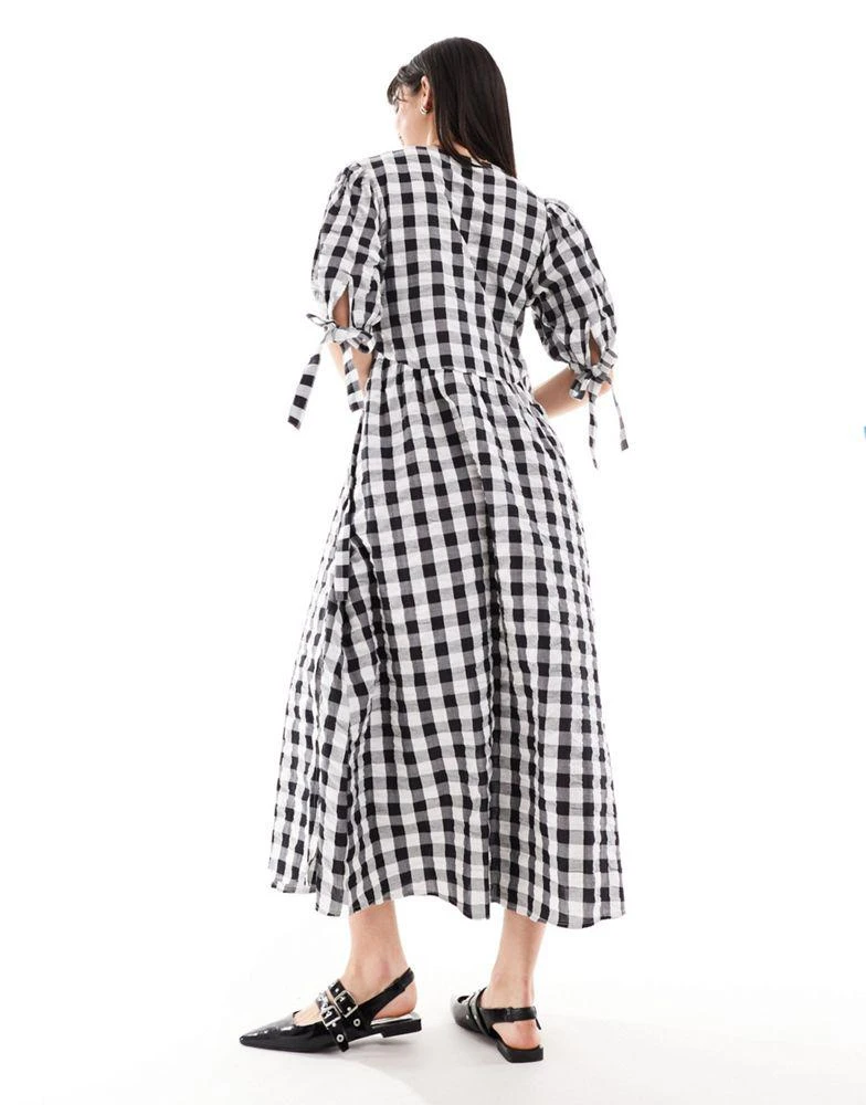 ASOS ASOS DESIGN wrap midi smock dress in mono gingham 4