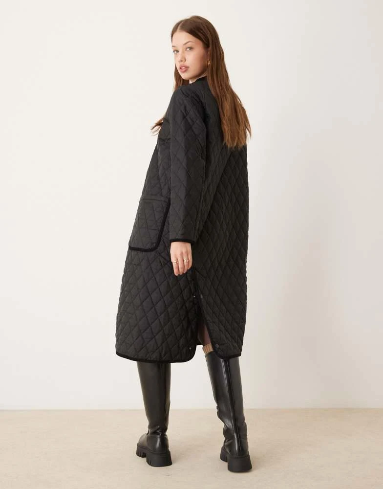 Barbour Barbour Women's Round Collar Quilt jacket in black 4