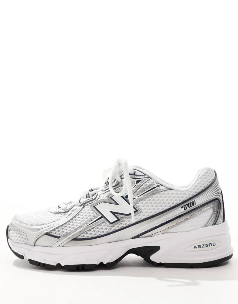 New Balance New Balance 740 trainers in navy and white 2