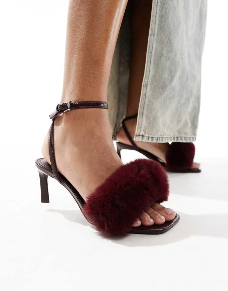 Bershka Bershka faux fur heeled sandals in burgundy 4