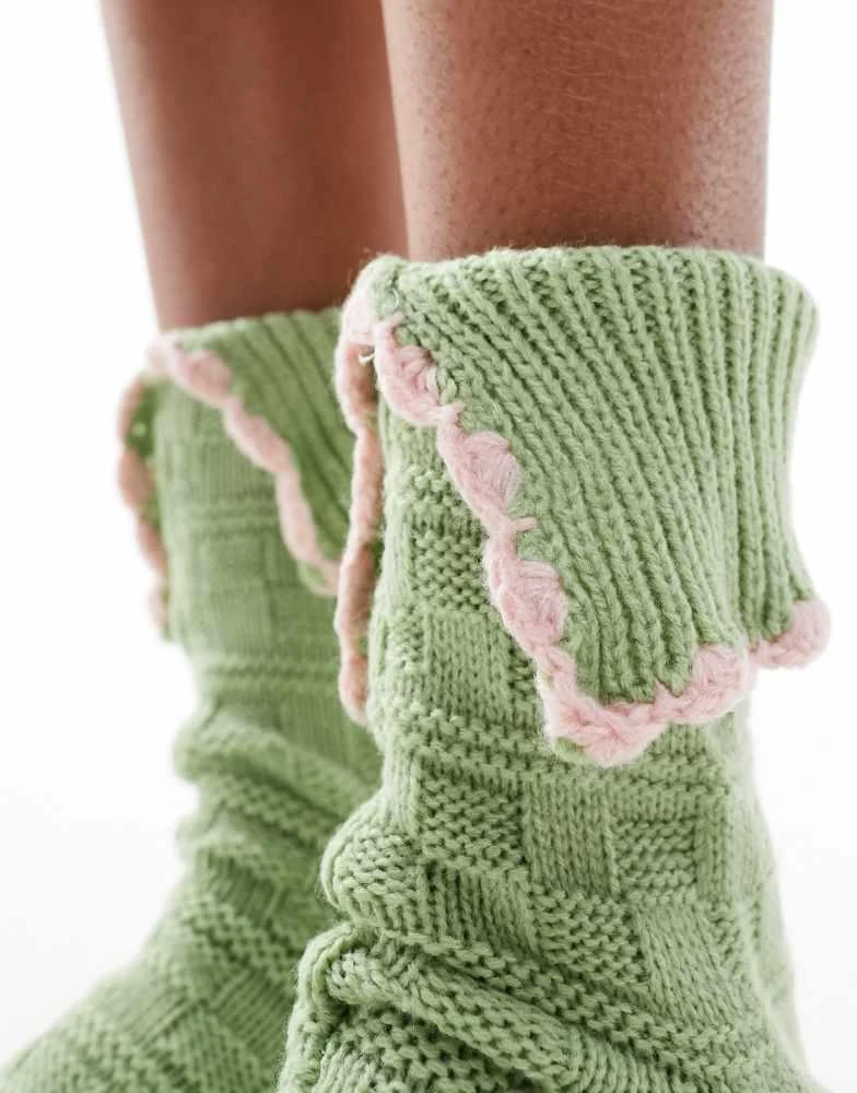 Brave Soul Brave Soul socks in green with frilly pink trim 4