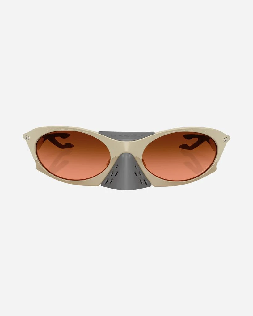 Oakley Plantaris Sunglasses Matte Sand / Prizm Brown Gradient 2
