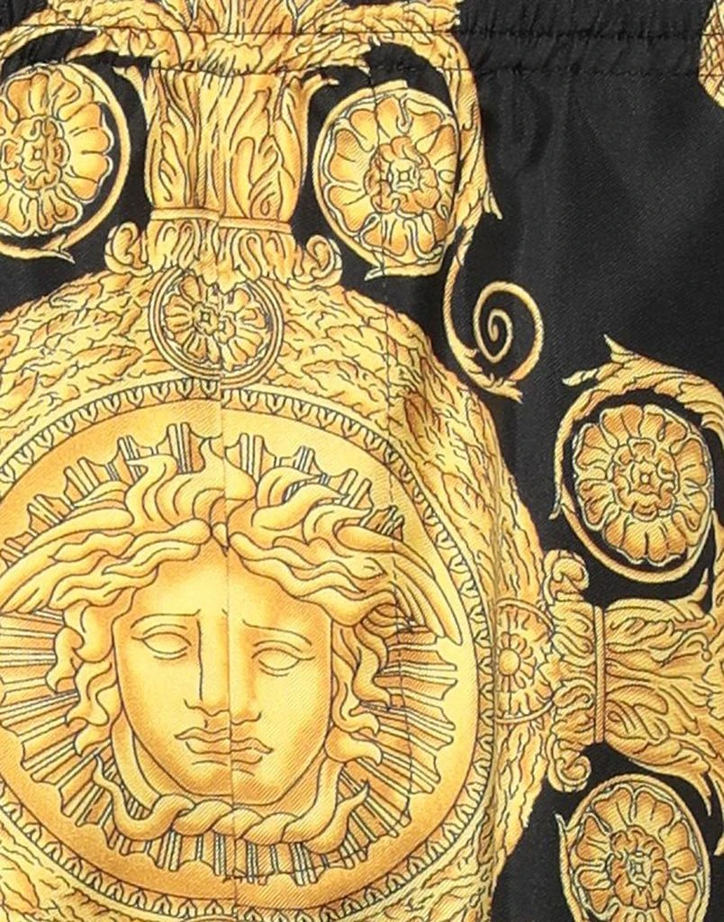 Versace Shorts
Bermuda 4