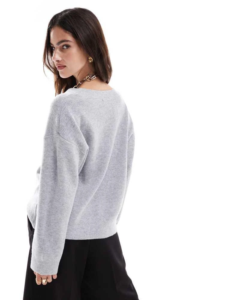 Stradivarius Stradivarius soft touch v neck jumper in grey 3