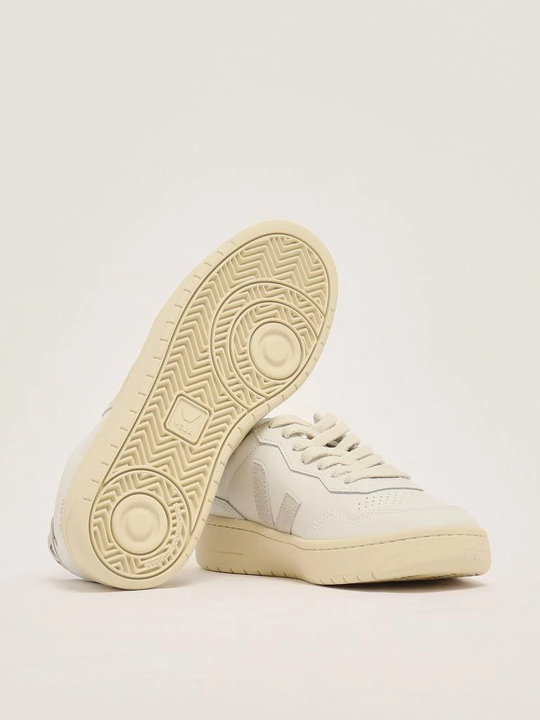 Veja Leather Sneaker 2