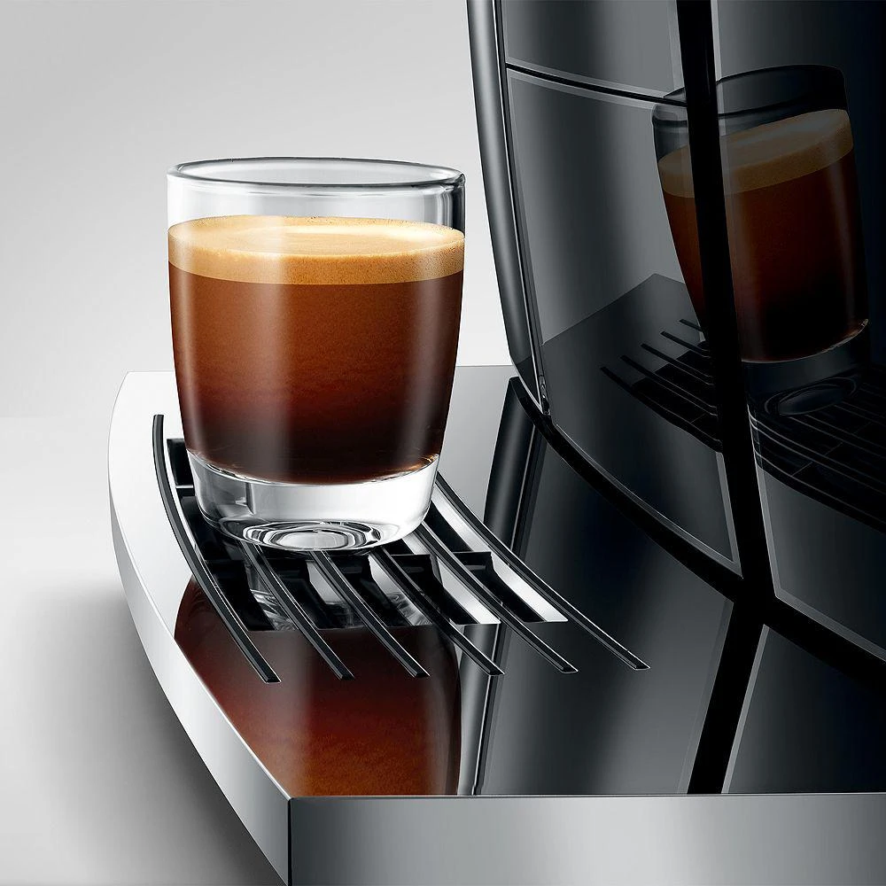 JURA GIGA 10 Hot
Cold Brew with Two Bean Hoppers in Diamond Black 4