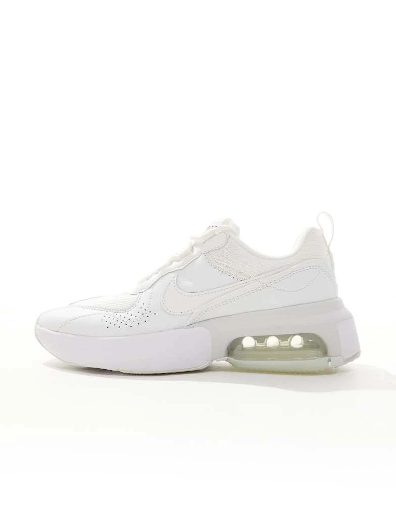 NIKE Nike Air Max Verona Trainers in white 2