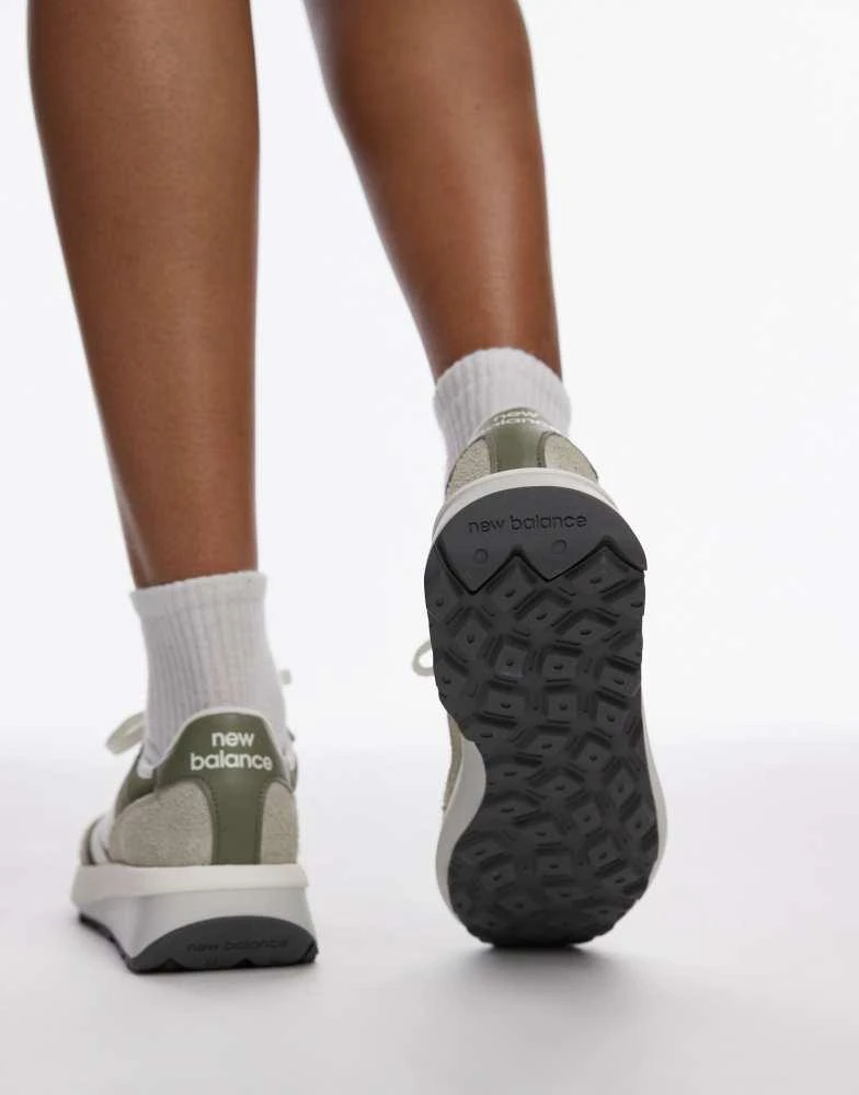 New Balance New Balance 370 trainers in green 4