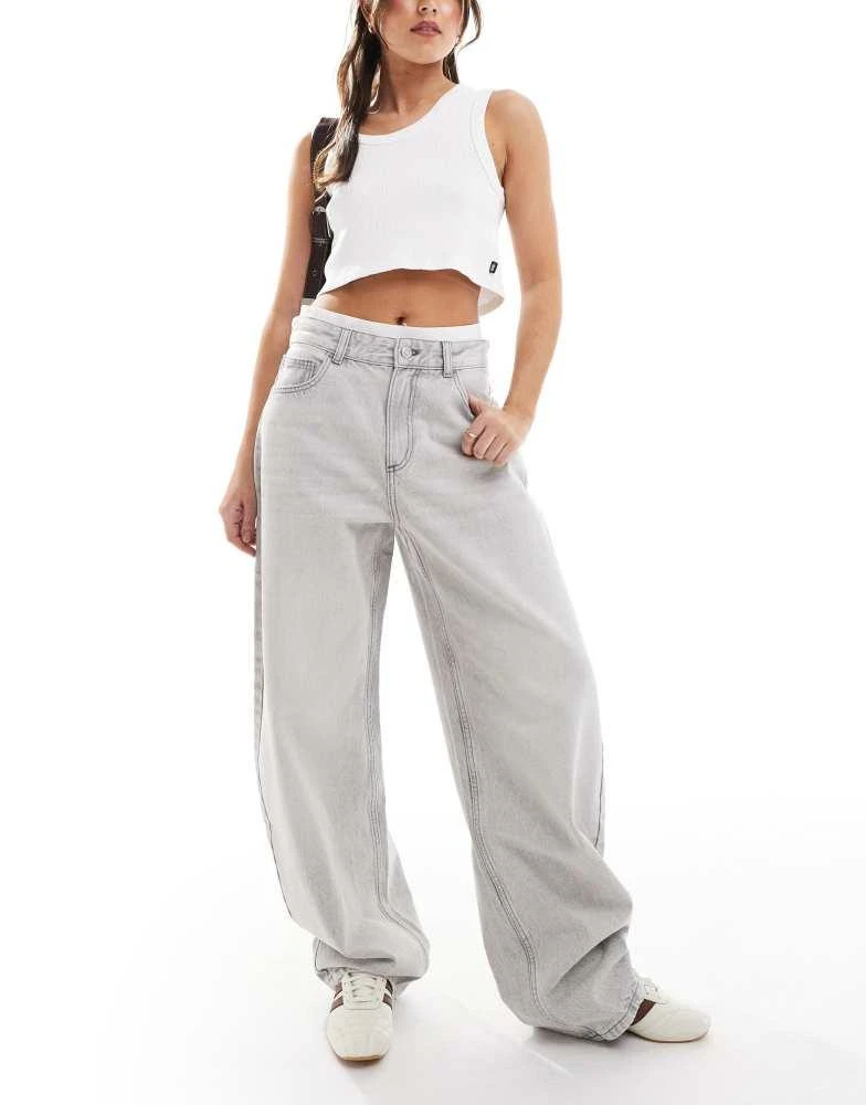 Bershka Bershka wide balloon leg jeans in light grey 1